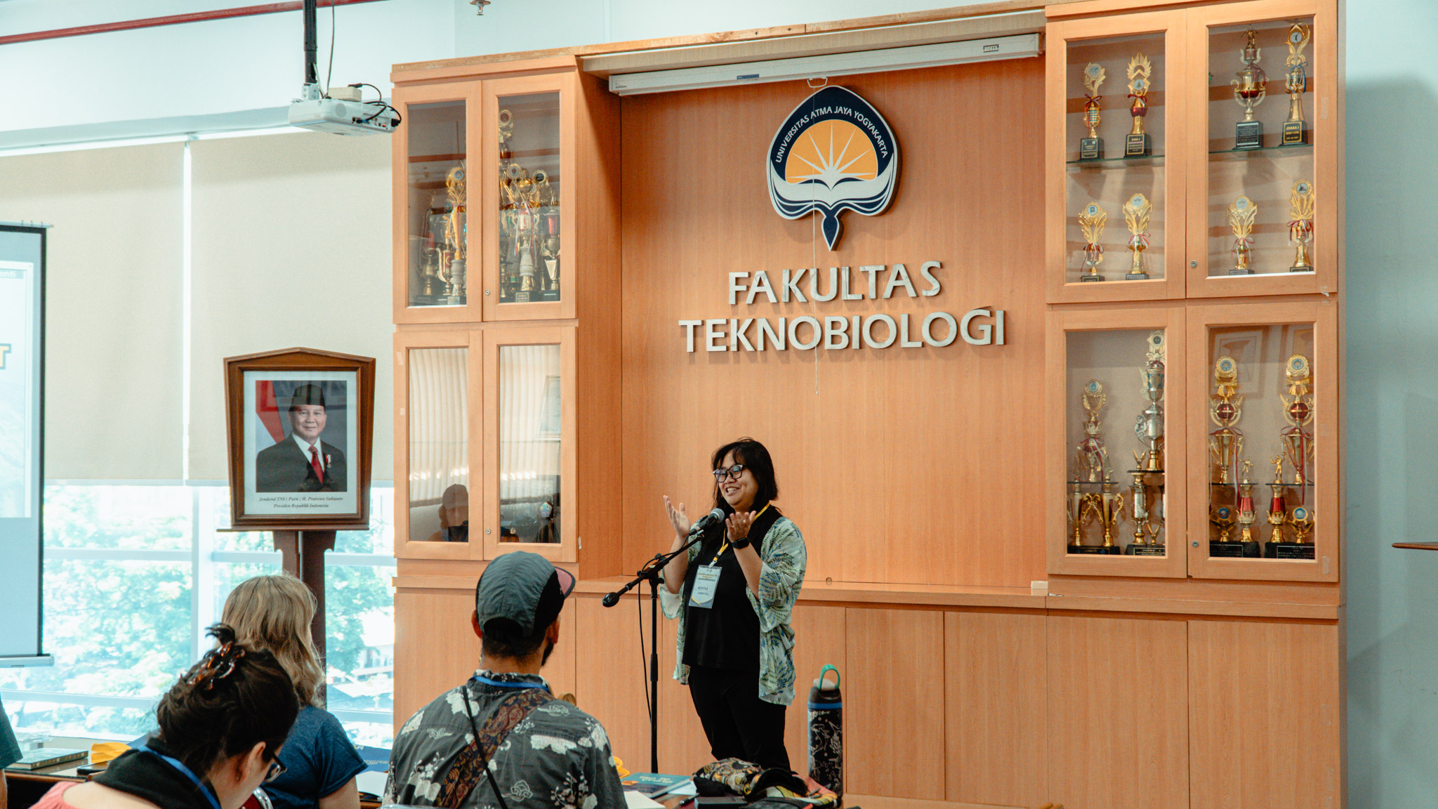 Fakultas Teknobiologi (FTb) Universitas Atma Jaya Yogyakarta (UAJY) menyambut mahasiswa peserta Summer Course Program dari Eckerd College, Amerika Serikat pada Selasa (09/06/2026) di Ruang Sidang Lt. 4, Kampus II Gedung St. Fransiskus Asisi UAJY